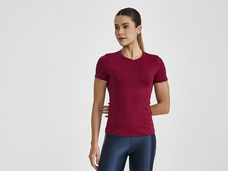 Camisa feminina vermelha de treino para atividade física